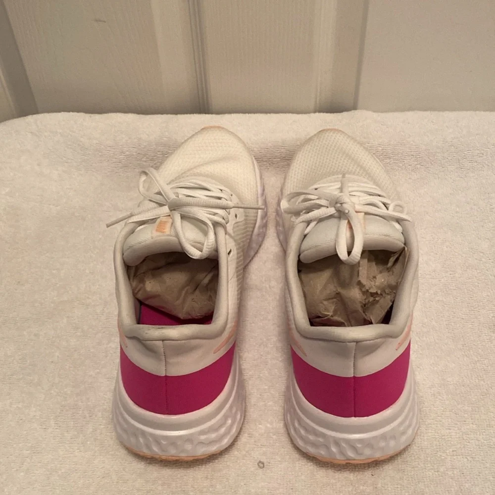 Nike Revolution White/Pink Tennis Shoes…size 10 - Picture 4 of 7